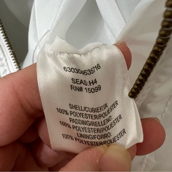 4/$20 BONGO White Quilted Vest - Picture 6 of 6